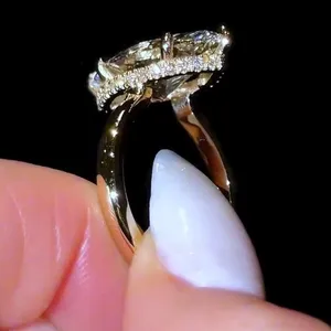 Anillo de Compromiso con Diamante Cultivado en Laboratorio, Corte Marquesa, 3.00Ct, E VVS2, Oro Amarillo de 14K, Certificado IGI - Product Image 4