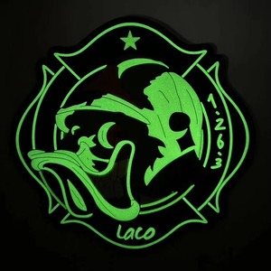 Parche de PVC 3D personalizado que brilla en la oscuridad, logotipo en relieve, insignia de goma suave termoadhesiva, formas de corazón y flor - Product Image 2