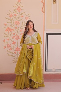 Impresionante Vestido Indio de Georgette con Lentejuelas y Cuentas Bordadas para Bodas y Fiestas, para Mujer - Product Image 3