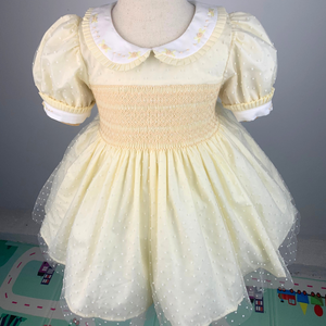 Vestido de Niña con Bordado Smocked, Color Crema, Algodón Transpirable, Vestidos de Princesa, Bordado a Mano, Tela con Estampado Personalizado, Fabricante de Vietnam - Product Image 2