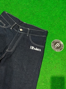 Shorts en jean personnalisés avec logo brodé sur la poche arrière, style Y2K, bleu classique, pour hommes, coupe ample, denim selvedge, style hip-hop. - Product Image 3