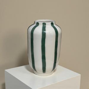 Elegante Jarrón de Cerámica Blanco con Diseño de Rayas Verdes Pintadas a Mano, Acabado Brillante y Acento Moderno para Decoración de Hogar de Lujo - Product Image 2