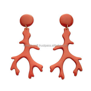 Boucles d'oreilles créoles époxy en résine pour femmes écologiques de luxe Style classique à la mode Design personnalisable Meilleur prix Bijoux de mode - Product Image 1