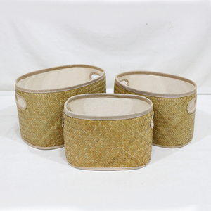 Panier ovale tressé en feuilles de palmier naturelles, écoresponsable et durable, avec doublure en tissu et poignée découpée intégrée – Meilleure vente - Product Image 1