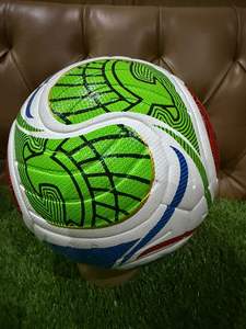 Ballon de football 2026 en gros, dernière conception tendance, 100 % qualité supérieure, prix abordable, logo et design personnalisés - Product Image 4