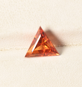 Pierre précieuse en saphir orange Fanta de laboratoire, taille trillion, 10 mm, corindon véritable, pierre pyramidale créée en laboratoire - Product Image 6