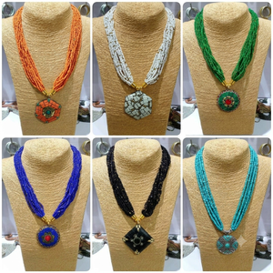 Collar de Cuentas de Vidrio Coloridas de Estilo Bohemio Indio SK NOOR SONS para Mujer, con Piedra de Zafiro Grande, para la Elaboración de Joyas en Delhi - Product Image 3