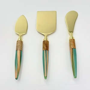 Elegante Juego de Cuchillos para Queso con Mangos de Resina y Hojas de Acero Inoxidable Doradas para Cortar, Rebanar y una Presentación con Estilo en la Mesa - Product Image 1