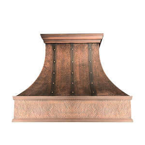 Hotte de cuisine en cuivre sur mesure, courbée, murale, avec bandes métalliques rivetées - Product Image 2
