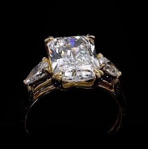 Anillo de Compromiso y Boda de Oro Sólido de 18K Certificado, Corte Radiante Clásico, con Diamante Cultivado en Laboratorio de Color D en Forma de Pera - Product Image 3