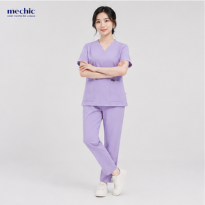 Uniforme Médico Antiarrugas para Mujer, Cuello en V, Color Morado Suave, Tejido Transpirable, Poliéster y Rayón - Product Image 1