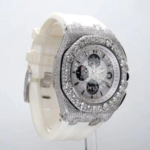 Montre de luxe pour homme avec diamants, boîtier argenté/moissanite 28 mm, mouvement à quartz analogique ETA, verre saphir, bracelet en silicone, chronographe, étanche - Product Image 1