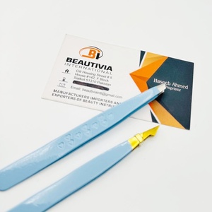 Pinzas para Cejas Ligeras de Acero Inoxidable para un Afeitado de Precisión, Nuevo Diseño, Color Personalizado, Estampado de Corazón, Pinzas Inclinadas para Cejas - Product Image 5