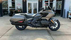 Moto de tourisme automatique DCT Gold Wing 1500cc EFI 2026 pour adultes – Confort routier premium, technologie avancée, fabriquée aux États-Unis, vitesse maximale - Product Image 3
