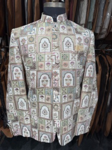 Abrigo de Lujo Estilo Palacio con Bordado Artístico Indo-Occidental, Chaqueta Premium para Novio, Diseño de Moda Real para Bodas - Product Image 1