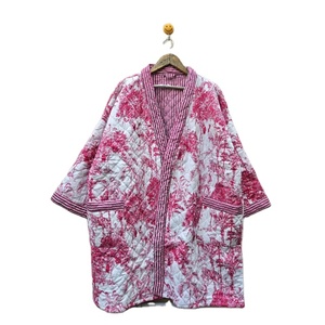 Elegante Kimono Bohemio Rosa con Estampado Toile Blanco, Cuello en V, Bolsillos, Acolchado, Duradero, Cómodo, Corte Holgado para Mujer, Rayas Rosas - Product Image 1