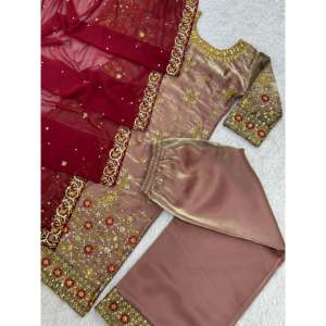Ensemble de soirée en satin de créateur avec magnifique dupatta, haut à manches trois-quarts et pantalon - Product Image 3