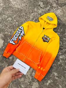 Sudadera con capucha y cremallera bicolor desgastada personalizada al por mayor con parches bordados y diseño de pedrería, 100% algodón, estilo urbano de invierno, Hip Hop - Product Image 2