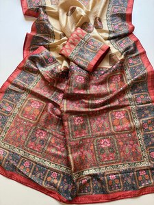 Traditional <b>Silk</b> Saree With Floral Motifs And <b>Red</b> Border For Wedding Wear - Product Image 2