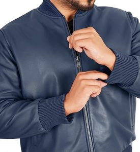 Chaqueta de Cuero Estilo Bomber para Hombre, Color Azul Marino, Cuello Alto, Cierre de Cremallera, Estilo Motociclista, Corte Regular, para Otoño - Product Image 4