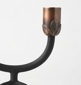 Décoration d'intérieur, chandelier en fer noir à deux bras avec support de bougie en feuille de tulipe en cuivre - Product Image 5
