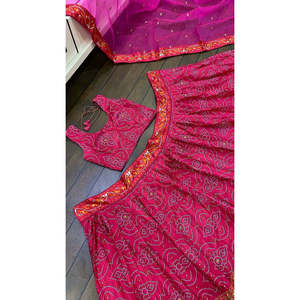 Lehenga Choli de créateur style Bandhani pour mariages, en polyester avec broderie Dori et sequins - Product Image 1
