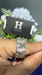 Bague large en diamant de laboratoire taille émeraude certifiée IGI, bague de mariage de luxe et de caractère - Product Image 4