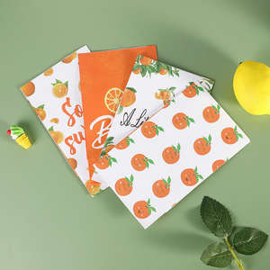 Sacs cadeaux en papier couché faits main les plus vendus, motif dessin animé mignon fruits, en cuir de vachette blanc, cadeaux de vacances transfrontaliers, design simple - Product Image 1