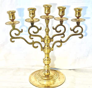 Candelabro clásico de hierro forjado, ideal para decoración rústica del hogar y arreglos elegantes con velas para eventos. - Product Image 2