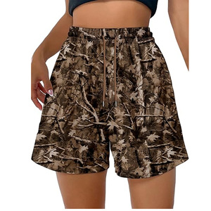 Top deportivo ajustado de lona con estampado de camuflaje, chaleco asimétrico de un solo hombro, shorts holgados con cordón de ajuste. - Product Image 1