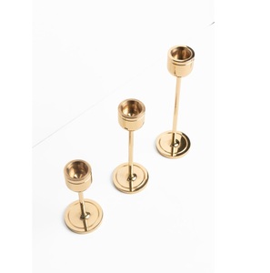 Ensemble de 6 bougeoirs vintage dorés en laiton, style victorien, pour bougies coniques, centre de table de mariage - Product Image 1