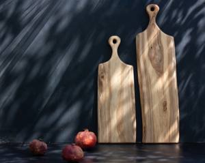 Planche de service extra longue en bois massif naturel, élégante planche à découper et à servir pour fromage, pain et autres aliments, idéale pour la cuisine. - Product Image 1