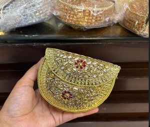 Elegante Mini Bolso de Mano Tradicional Chapado en Oro con Trabajo Kundan en Latón y Adornos Finos, Forma Personalizada por F S INTERNATIONAL - Product Image 5
