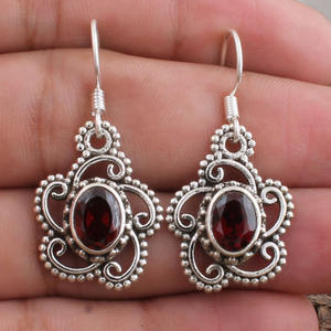 ต่างหูห้อยพลอยโกเมนสีแดงธรรมชาติ เงินแท้ 925 คุณภาพระดับ AAA พลอยประจำเดือนมกราคม เครื่องประดับชั้นดีสำหรับผู้หญิง งานปาร์ตี้ หรูหรา - Product Image 1