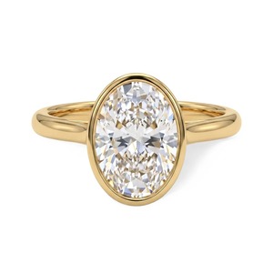 Bague de fiançailles solitaire en or jaune 9 carats avec diamant ovale de 2 carats cultivé en laboratoire, sertie de pierres, bijoux fins sur mesure - Product Image 1