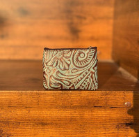Nouveau design de porte-monnaie en cuir sculpté pochette élégante pochette portefeuille pochette en cuir de style occidental multi-usages porte-monnaie en Offre Spéciale