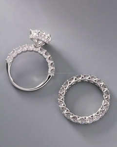 Anillo de Diamantes con Corte Brillante Redondo y Piedras Laterales en Oro Blanco, Elegante Anillo de Compromiso y Boda de Diamantes para Mujer, Joyería de Lujo - Product Image 3