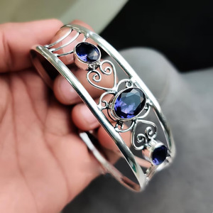 Bracelet manchette ajustable en argent 925 avec topaze bleue naturelle, bijou artisanal en pierres précieuses, bracelet élégant et distinctif - Product Image 1