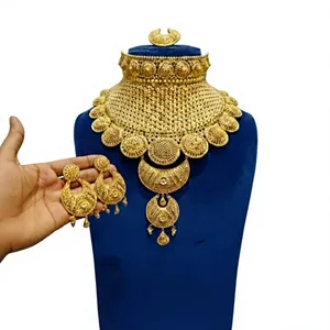 Collier ras-du-cou en laiton plaqué or 24 carats avec perles d'imitation, chaîne maille forçat de 18 pouces, coffret complet, tendance pour femme, idéal pour mariage - Product Image 2