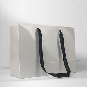 Bolsas de Regalo de Papel Ecológico Reciclable Personalizadas con Asa de Cinta Impresa Digitalmente para Venta al por Menor, Fiestas, Panaderías y Comida para Llevar - Product Image 1
