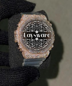 Reloj de Lujo Analógico Digital con Incrustaciones de Moissanita VVS, Caja Plateada, Esfera Dorada, Correa de Goma Gris, Estilo Hip Hop para Hombre - Product Image 1