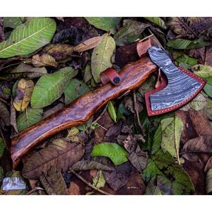 Hache Viking en acier Damas forgée à la main, personnalisée, pour le camping, avec manche ergonomique en bois et étui en cuir - Product Image 3