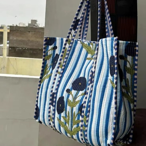 Sac fourre-tout matelassé bleu uni en coton, sac à main esthétique pour usage quotidien, fermeture ouverte, personnalisable - Product Image 1