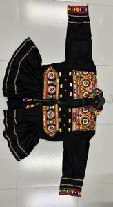 Haut Kediya en rayonne noire de créateur avec broderie miroir et travail manuel, tenue de fête pour femme, collection Navratri - Product Image 4