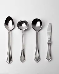 Ensemble de couverts minimalistes avec manches blanches et couverts en acier inoxydable poli miroir pour les dîners de mariage - Product Image 3