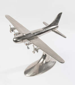 Modelo de Avión B17 para Decoración del Hogar, Metal Plateado, Probablemente Aluminio con Soporte a Juego - Product Image 1