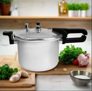 Autocuiseur CHEF Premium 11 Litres en Aluminium 1305 avec Poignée Longue et Robuste Compatible Gaz pour Cuisine Domestique - Product Image 2