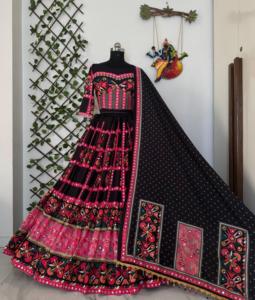 Conjunto de Lehenga Choli Negro de Diseñador para Navratri, Muselina Pesada de Algodón, Trabajo de Espejos Auténticos, Estampado Digital, Lehenga para Festivales Garba Dandiya - Product Image 4