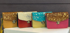 Bolsos elegantes de cuero auténtico, bolsas de mano coloridas con cabestrillo de cuero reciclado - Product Image 2