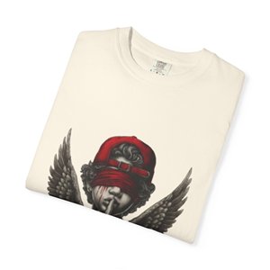 T-shirt tissé à manches courtes pour homme avec motif tatouage ange, casquette rouge et logo rose imprimé sur le devant, style streetwear, col rond, coupe classique - Product Image 3
